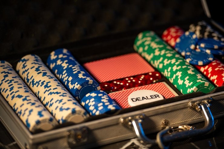 Pengguna menikmati permainan meja kasino dengan grafis dan fitur interaktif di hscbet